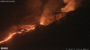 Lire la suite à propos de l’article January 10, 2026. EN. Italy / Sicily : Etna , Hawaii : Kilauea , Alaska : Shishaldin , Chile / Argentina : Planchón-Peteroa , La Réunion Island : Piton de la Fournaise .