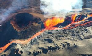 Lire la suite à propos de l’article February 15, 2026. EN. La Réunion Island : Piton de la Fournaise , Indonesia : Ibu , Hawaii : Kilauea , Colombia : Cumbal , Ecuador : Sangay .