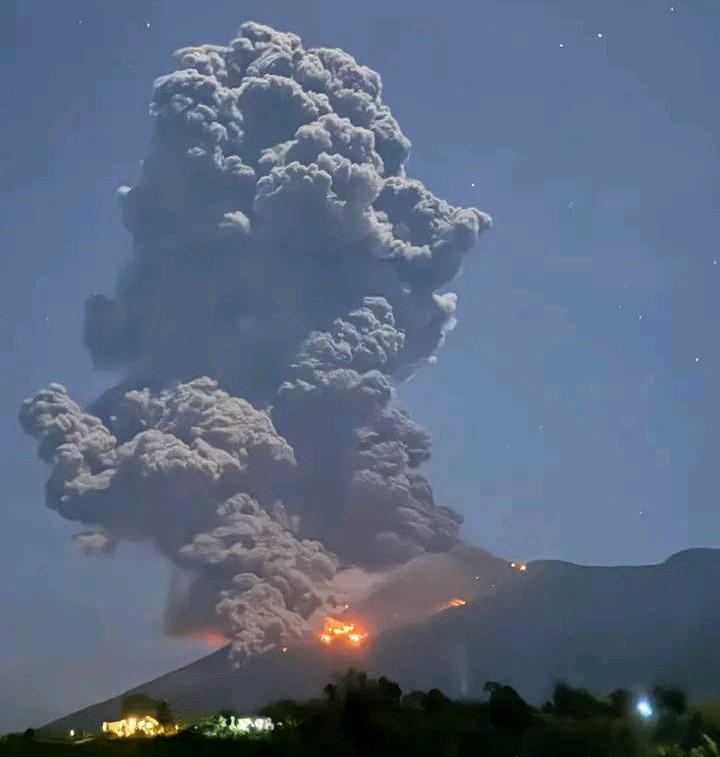 You are currently viewing 27 Février 2026. FR. Italie : Stromboli , Ile de la Réunion : Piton de la Fournaise , Philippines : Kanlaon , Archipel du Vanuatu : Ambae , Indonésie : Ili Lewotolok .