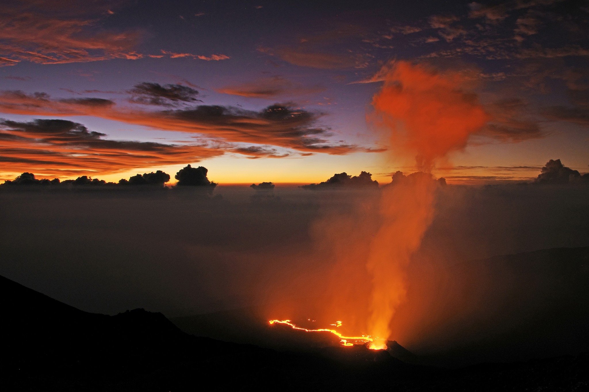 Lire la suite à propos de l’article March 4, 2026. EN. La Réunion Island : Piton de la Fournaise , Italy : Stromboli , Iceland : Reykjanes Peninsula , Indonesia : Lewotobi Laki-laki , Colombia : Chiles / Cerro Negro .