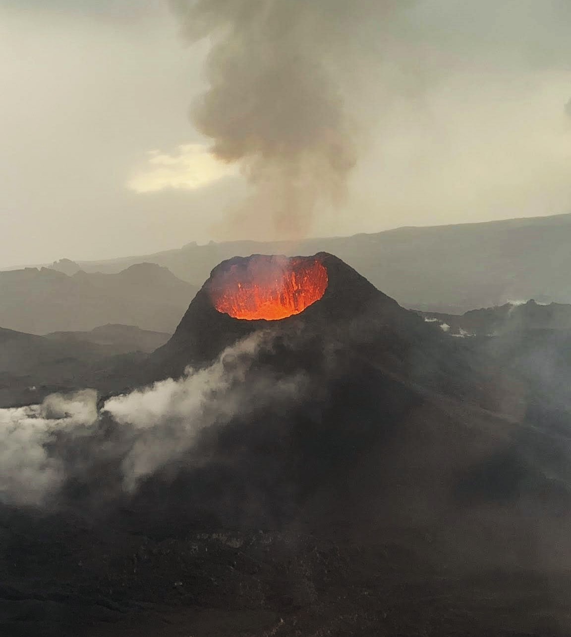 You are currently viewing 1 Avril 2026. FR. Ile de La Réunion : Piton de la Fournaise , Italie : Stromboli , Indonésie : Dukono , Guatemala : Fuego , Alaska : Shishaldin .
