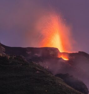 Lire la suite à propos de l’article April 19, 2026. En. La Réunion Island : Piton de La Fournaise , Italy : Stromboli , Indonesia : Dukono , Colombia : Nevado del Ruiz , Ecuador : Sangay , Indonesia  : Anak Krakatau .