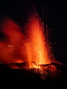 Lire la suite à propos de l’article April 29, 2026. EN. Italy : Stromboli , Iceland : Reykjanes Peninsula , Indonesia : Ibu , Colombia : Purace – Los Coconucos volcanic chain , Guatemala : Santiaguito .