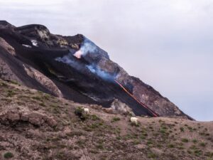 Lire la suite à propos de l’article May 13, 2026. EN. Iceland : Reykjanes Peninsula , Italy : Stromboli , Indonesia : Lewotobi Laki-laki , Colombia : Purace – Los Coconucos volcanic chain , Guatemala : Santiaguito .