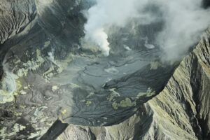 Lire la suite à propos de l’article 23 Juin 2026. FR. Alaska : Kupreanof , Nouvelle Zélande : White Island , Indonésie : Semeru , Guatemala : Fuego , Philippines : Mayon . 