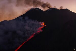 Lire la suite à propos de l’article 9 Aout 2026. FR. Italie / Sicile : Etna , Alaska : Iliamna , Indonésie : Semeru , Equateur : El Reventador , Colombie : Puracé – Chaîne volcanique de Los Coconucos .