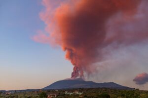 Lire la suite à propos de l’article 16 Aout 2026. FR. Italie / Sicile : Etna , Indonésie : Anak Krakatau , Chili : Laguna del Maule , Costa Rica : Rincón de la Vieja , Equateur : El Reventador .