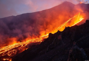 Lire la suite à propos de l’article 12 Aout 2026. FR. Italie / Sicile : Etna , Italie : Stromboli , Indonésie : Karangetang , Colombie : Puracé – Chaîne volcanique de Los Coconucos , Guatemala : Fuego . 