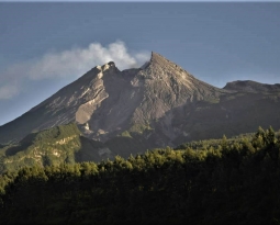 November 26, 2022. EN. Indonesia : Merapi , Chile : Nevados de Chillan , Alaska : Takawangha , Russia / Kuril Islands : Alaid , Ecuador : Cotopaxi .