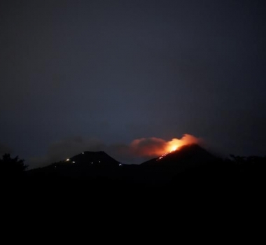 July 16 , 2018. EN.  La Réunion : Piton de la Fournaise , Indonesia : Anak Krakatau , Chile : Nevados de Chillan , Guatemala : Pacaya , Hawai : Kilauea .