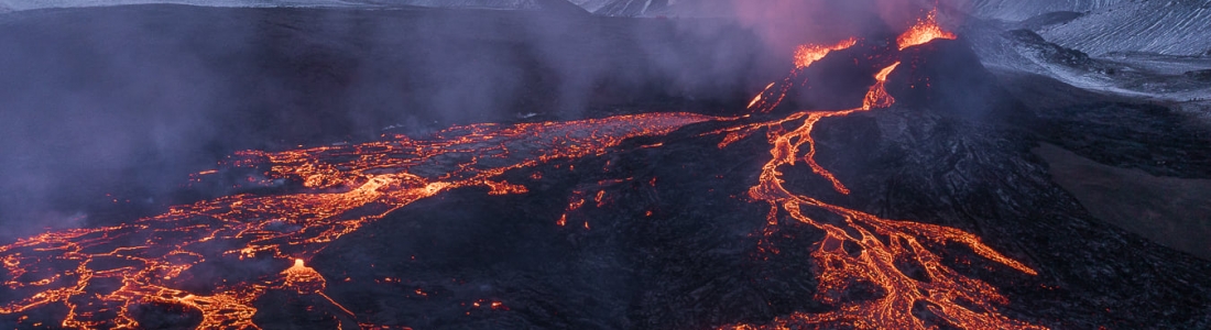 March 29, 2021. EN. Iceland : Fagradalsfjall / Geldingadalur , La Réunion : Piton de la Fournaise , Indonesia : Sinabung , Guatemala : Fuego , Mexico : Popocatepetl .