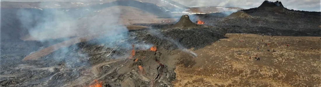 14 Avril 2021 . FR . Islande : Geldingadalur , Italie / Sicile : Etna , La Réunion : Piton de la Fournaise , Saint Vincent : Soufrière Saint Vincent , Pérou : Sabancaya . 14 Avril 2021 . FR . Islande : Geldingadalur , Italie / Sicile : Etna , La Réunion : Piton de la Fournaise , Saint Vincent : Soufrière Saint Vincent , Pérou : Sabancaya .