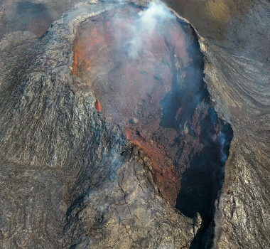 July 04 , 2021. EN. Philippines : Taal , Iceland : Geldingadalur / Fagradalsfjall , Chile : Nevados de Chillan , Guatemala : Santiaguito .