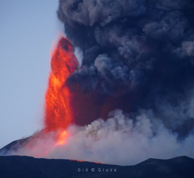 September 01, 2021. EN. Hawaii : Kilauea , Italy / Sicily : Etna , Italy : Stromboli , La Réunion : Piton de la Fournaise , Saint Vincent : Soufrière , Iceland : Geldingadalur / Fagradalsfjall .