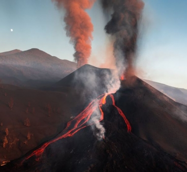November 03, 2021. EN. Spain / La Palma : Cumbre Vieja , Peru : Sabancaya , Colombia : Nevado del Ruiz , Iceland : Torfajökull , Italy : Campi Flegrei .