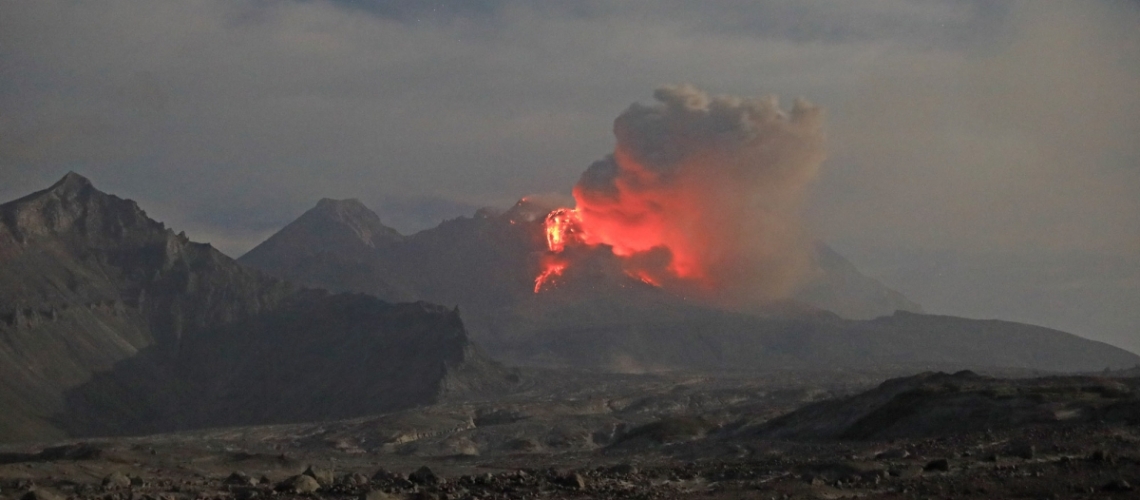 November 01 , 2022. EN. Kamchatka : Sheveluch , Ecuador : Sangay / Reventador , Peru : Sabancaya , Guatemala : Santiaguito , Mexico : Popocatepetl .