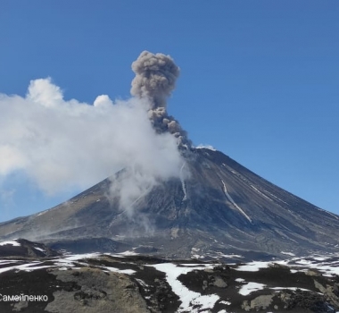 14 Juillet 2022. FR. Kamchatka : Karymsky , Italie : Vulcano , Colombie : Puracé / chaîne volcanique Los Coconucos , Chili : Nevados de Chillan , Guatemala : Fuego .