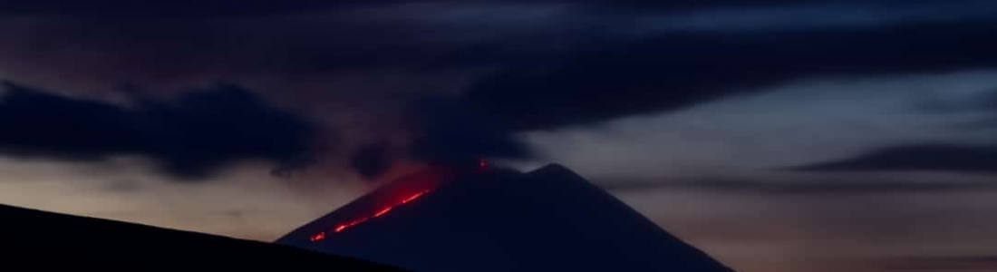 October 25, 2022. EN. Russia / Kuril Islands : Alaid , Indonesia : Anak Krakatau , Guatemala : Fuego , Peru : Sabancaya , Mexico : Popocatepetl .