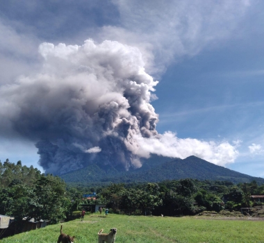 July 08 , 2022. EN. Colombia : Nevado del Ruiz , Hawaii : Kilauea , Alaska : Pavlof , Indonesia : Ili Lewotolok , Guatemala : Fuego .