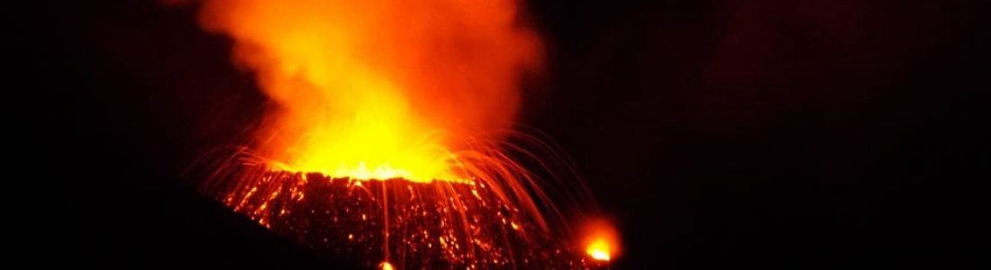 October 03 , 2022. EN. La Réunion : Piton de la Fournaise , Ecuador : Sangay / Reventador , Chile : Laguna del Maule , Indonesia : Semeru , Hawaii : Kilauea . October 03 , 2022. EN. La Réunion : Piton de la Fournaise , Ecuador : Sangay / Reventador , Chile : Laguna del Maule , Indonesia : Semeru , Hawaii : Kilauea .