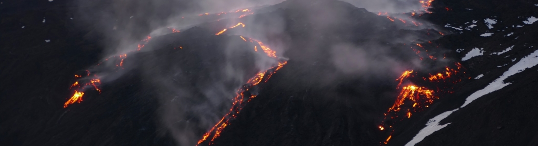 18 Janvier 2023 . FR. Italie : Stromboli , Italie / Sicile : Etna , Indonésie : Ili Lewotolok , Chili , Laguna del Maule , Hawaii : Kilauea . 18 Janvier 2023 . FR. Italie : Stromboli , Italie / Sicile : Etna , Indonésie : Ili Lewotolok , Chili , Laguna del Maule , Hawaii : Kilauea .