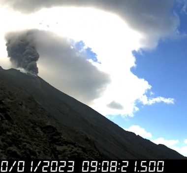 January 31, 2023. EN . Italy : Stromboli , Indonesia : Dieng Plateau , Peru : Sabancaya , Chile : Lascar , Hawaii : Kilauea .