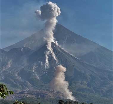 February 12 , 2023. EN . Hawaii : Kilauea , Guatemala : Santiaguito , Chile : Lascar , Ecuador : Sangay / Reventador , Mexico : Popocatepetl .