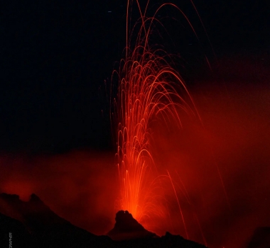 March 22, 2023. EN. Italy : Stromboli , Indonesia : Ili Lewotolok , Colombia : Nevado del Ruiz , Chile : Lascar , Ecuador : Sangay .