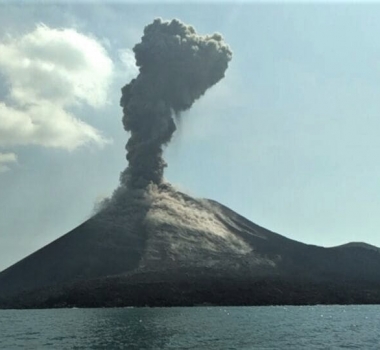 July 08 , 2018. EN.  Colombia : Nevado Del Huila , Ecuador / Galapagos : Sierra Negra , Hawai : Kilauea , Indonesia : Anak Krakatau , Indonesia : Agung .