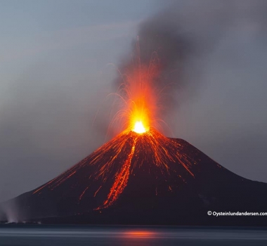 August 14 , 2018. EN.  Italy / Sicily : Etna , Peru : Sabancaya , Indonesia : Anak Krakatau , Vanuatu : Ambae , Guatemala : Pacaya .