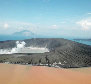 April 23, 2019 . EN . Indonesia : Anak Krakatau , Kamchatka : Sheveluch , Chile : Nevados of Chillan , Guatemala : Santiaguito .