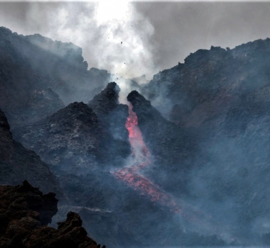 June 05, 2019. EN. Italy / Sicily : Etna , Peru : Sabancaya , Indonesia : Merapi , United States : Yellowstone.