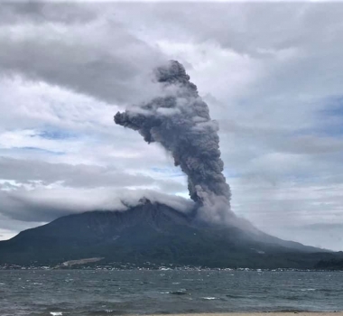 26 Juillet 2022. FR. Japon : Sakurajima , Colombie : Chiles / Cerro Negro , Hawaii : Kilauea , Pérou : Sabancaya , Mexique : Popocatepetl .