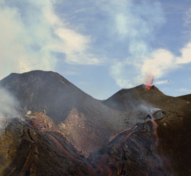 March 25, 2020. EN. Italy : Stromboli , Peru : Ubinas , Italy / Sicily : Etna , Indonesia : Kerinci .