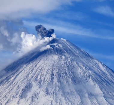 18 Mai 2020. FR. Kamchatka : Klyuchevskoy , Italie / Sicile : Etna , Guatemala : Fuego , Indonésie : Anak Krakatau , Mexique : Colima .