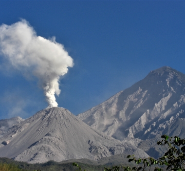 21 Juin 2019. FR. Guatemala : Santiaguito , Japon : Aira ( Sakurajima)  , Colombie : Nevado del Ruiz , Indonésie : Sangeang Api  .